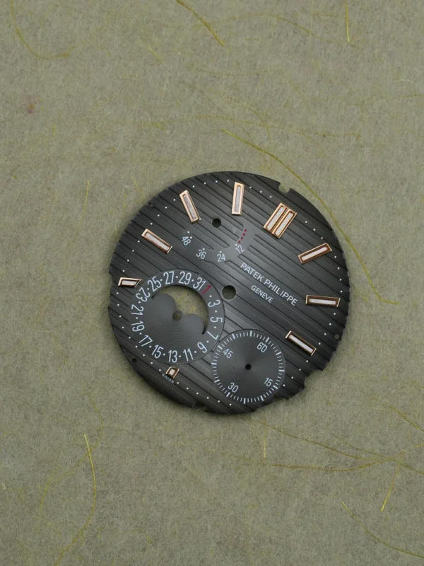 Startbild_ergebnis_fa64aac2-bdf4-4407-be7d-be8f2fdd2bfe_823x Patek Philippe Grey Dial for Nautilus 5712R