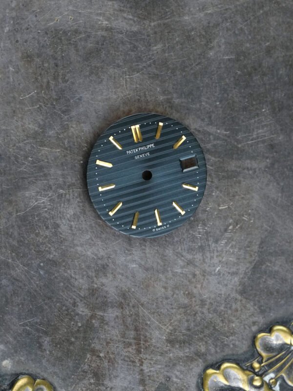 DSC08940_ergebnis_990x Patek Philippe Sigma Dial blue for yellow gold Nautilus 4700