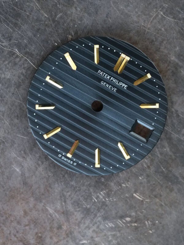 DSC08946_ergebnis_895b4e12-f9db-4efd-9a4c-23dbb0625249_990x Patek Philippe Sigma Dial blue for yellow gold Nautilus 4700